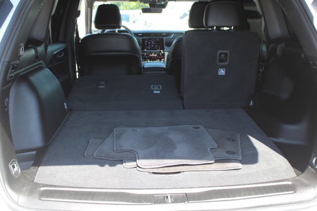Used 2025 Jeep Grand Cherokee Altitude RWD image 47