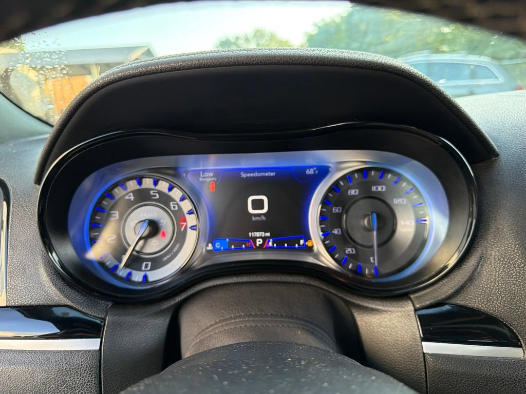 Used 2019 Chrysler 300 S RWD image 25