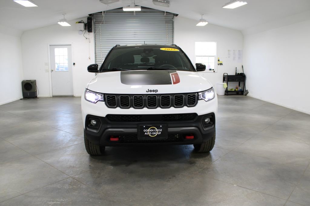 Used 2025 Jeep Compass Trailhawk video 3