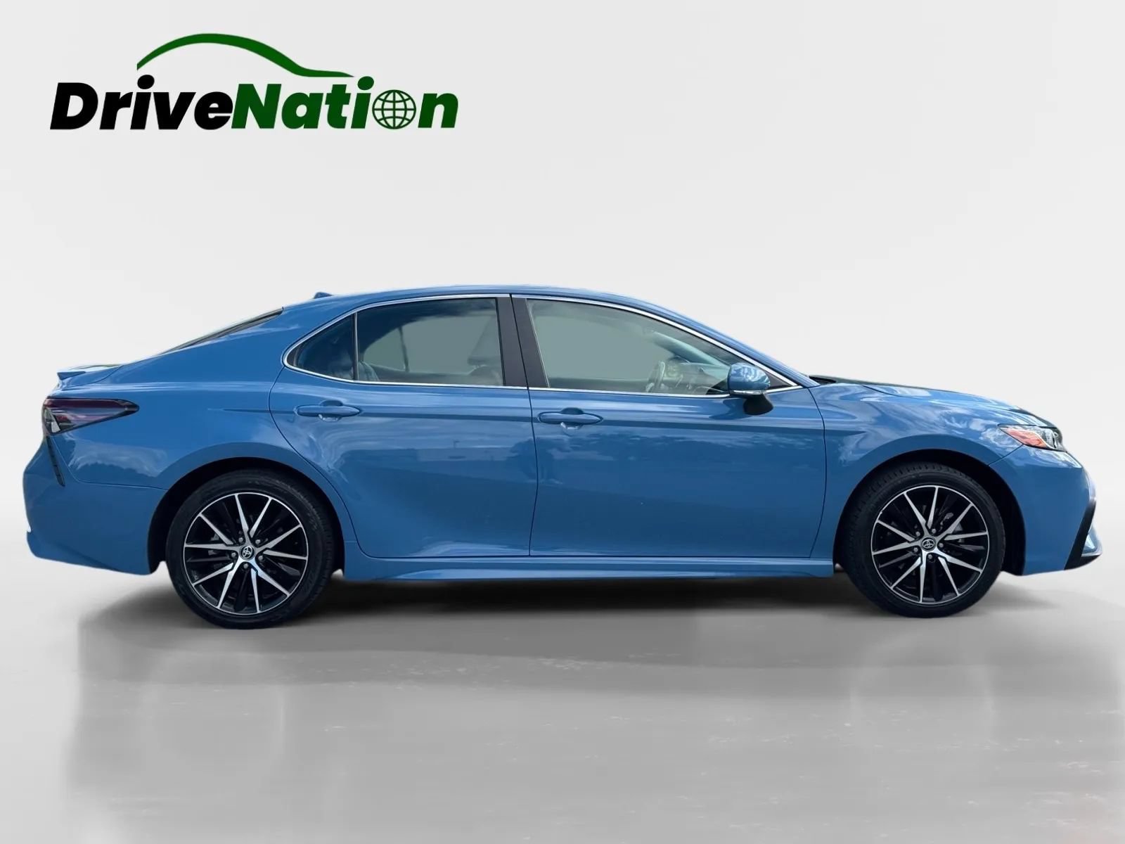 Used 2023 Toyota Camry SE FWD image 4