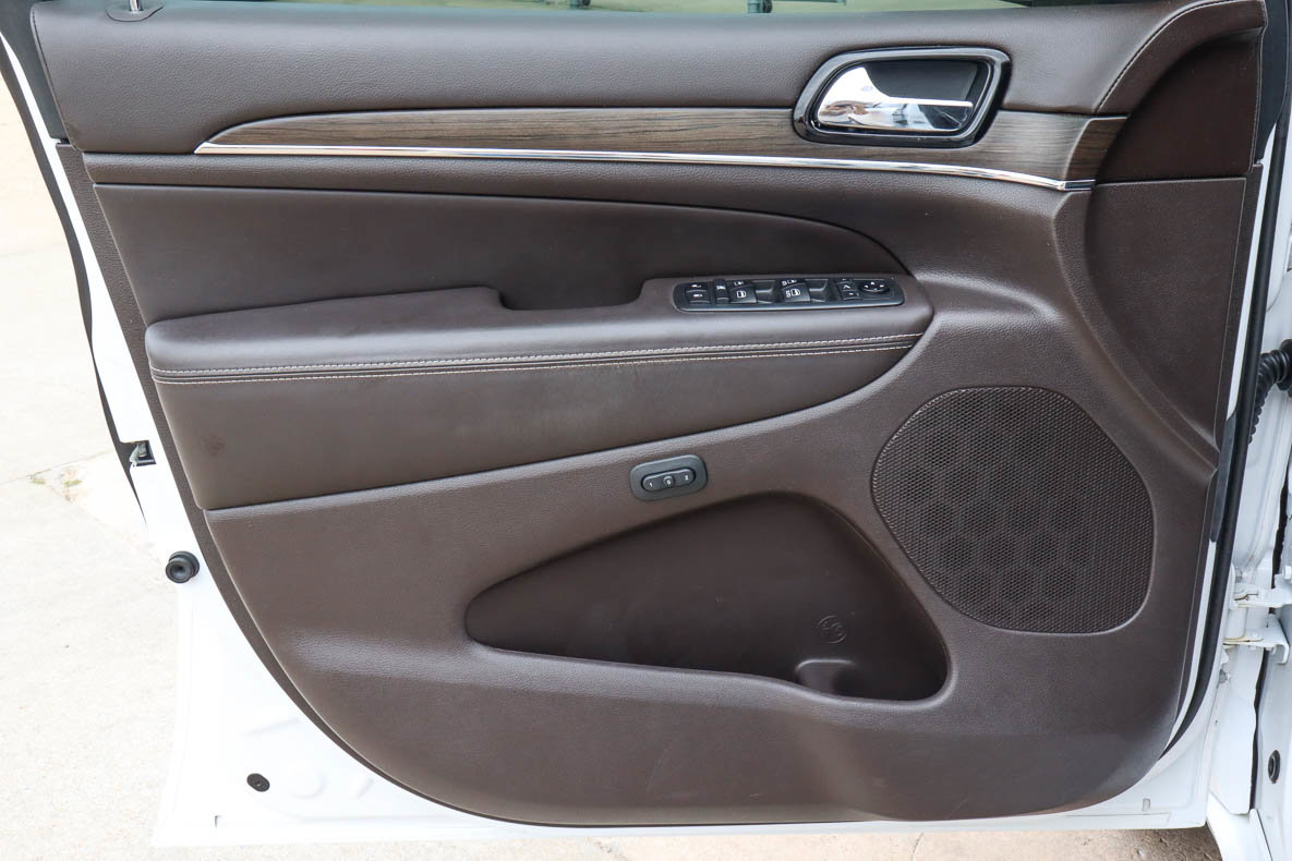 Used 2019 Jeep Grand Cherokee Overland AWD/4WD image 15