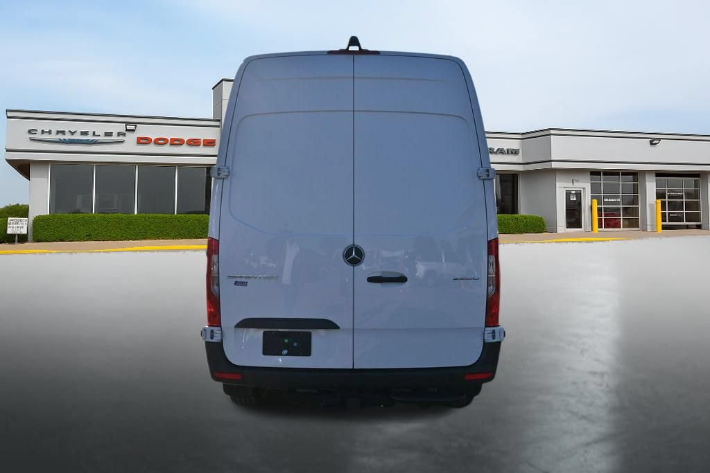 Used 2025 Mercedes-Benz Sprinter 2500 image 4
