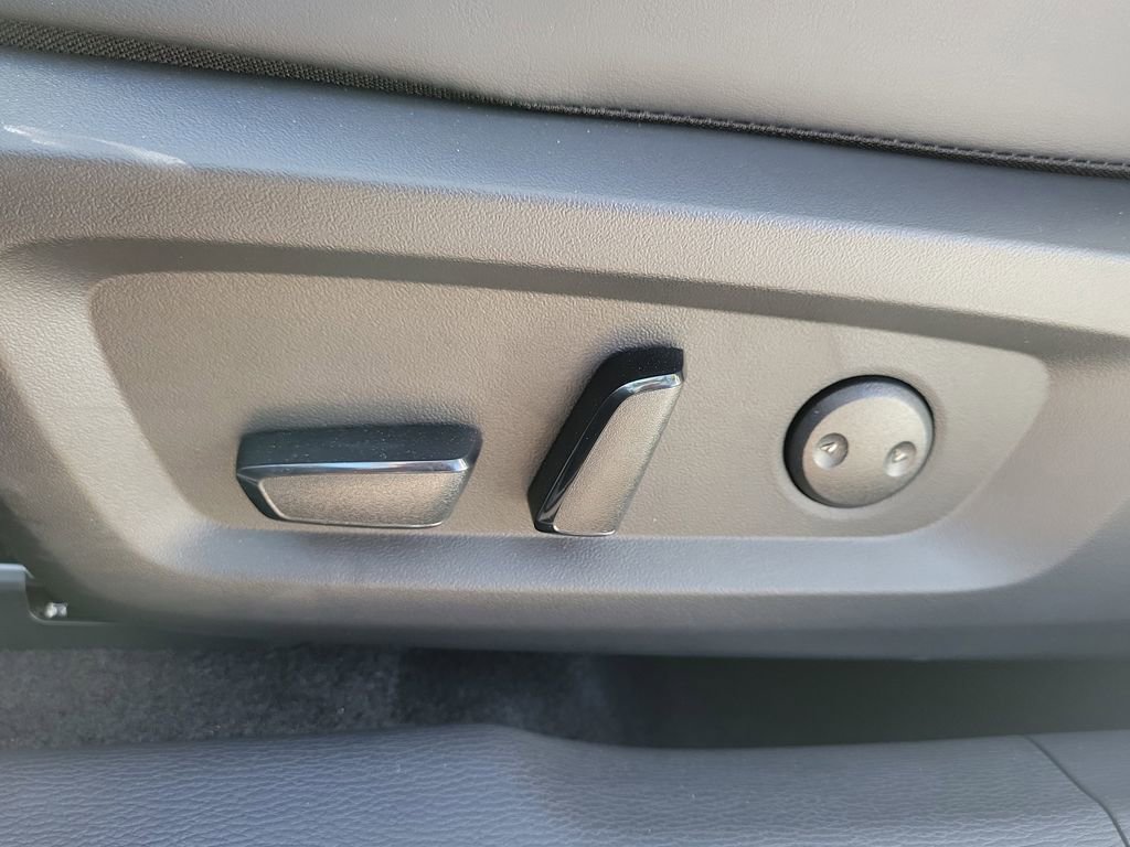 New 2025 Mitsubishi Outlander SE image 12