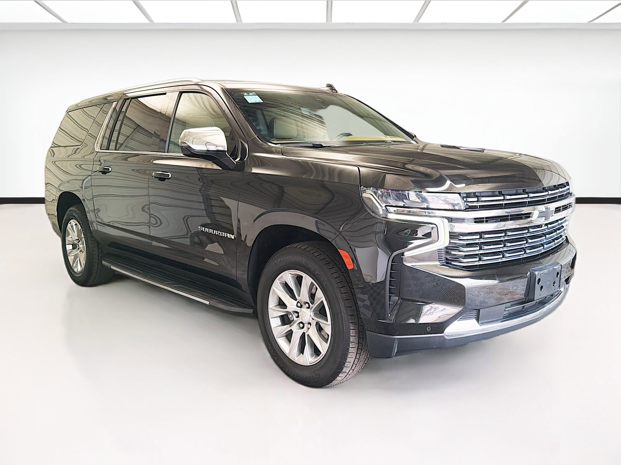 Used 2021 Chevrolet Suburban Premier w/ Premium Package RWD image 3
