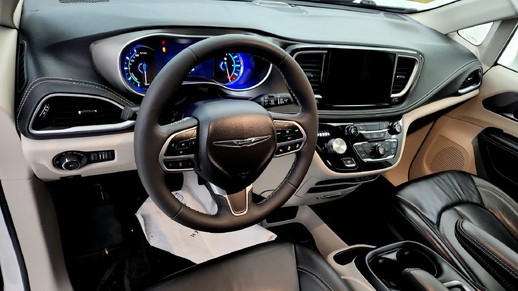 Used 2022 Chrysler Pacifica Touring-L FWD image 25