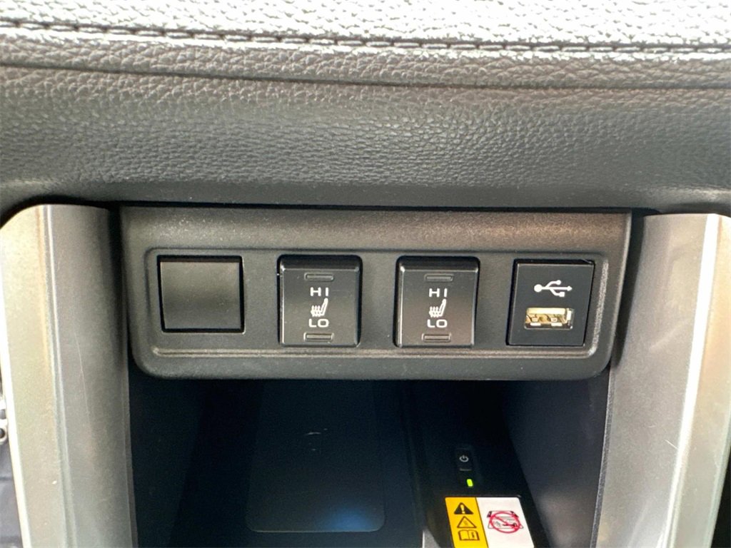 Used 2022 Toyota Corolla Cross XLE image 18