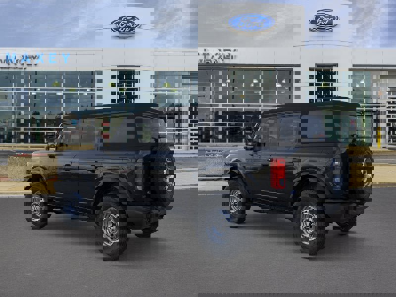 New 2025 Ford Bronco 4-Door image 4