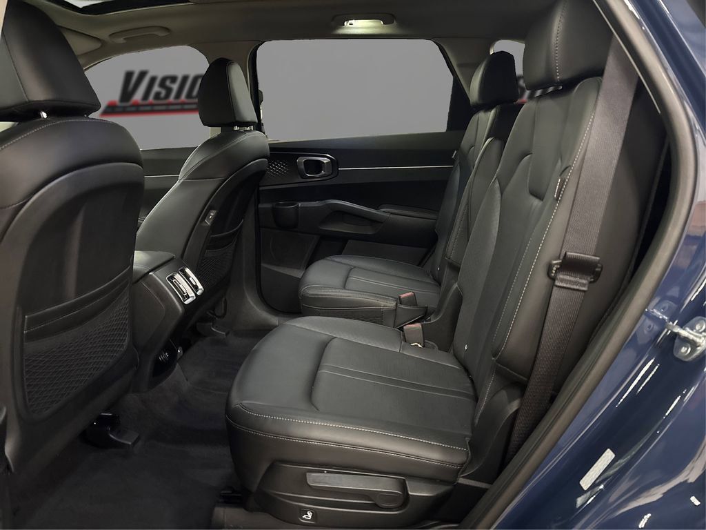 Certified 2025 Kia Sorento EX w/ Panoramic Sunroof Package image 10