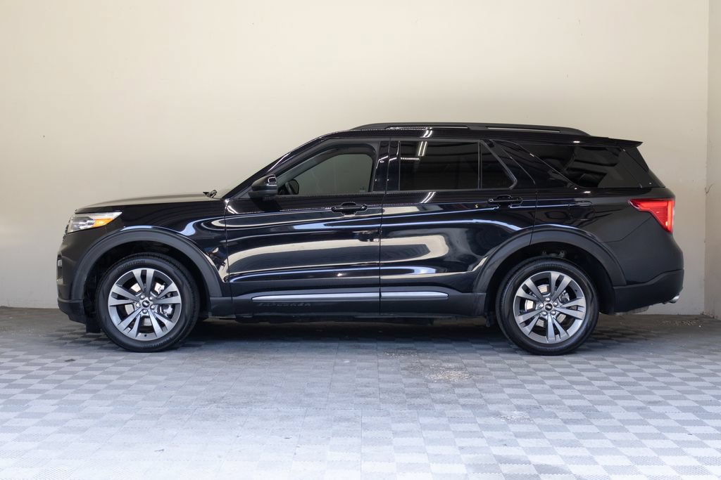 Used 2024 Ford Explorer XLT w/ Equipment Group 202A AWD/4WD image 8