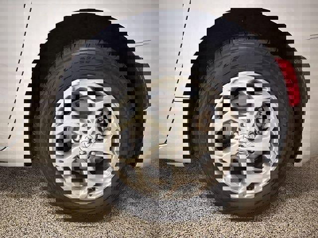 Used 2024 Chrysler Pacifica Limited image 35