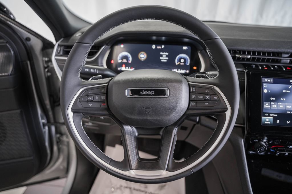 New 2025 Jeep Grand Cherokee Altitude image 27