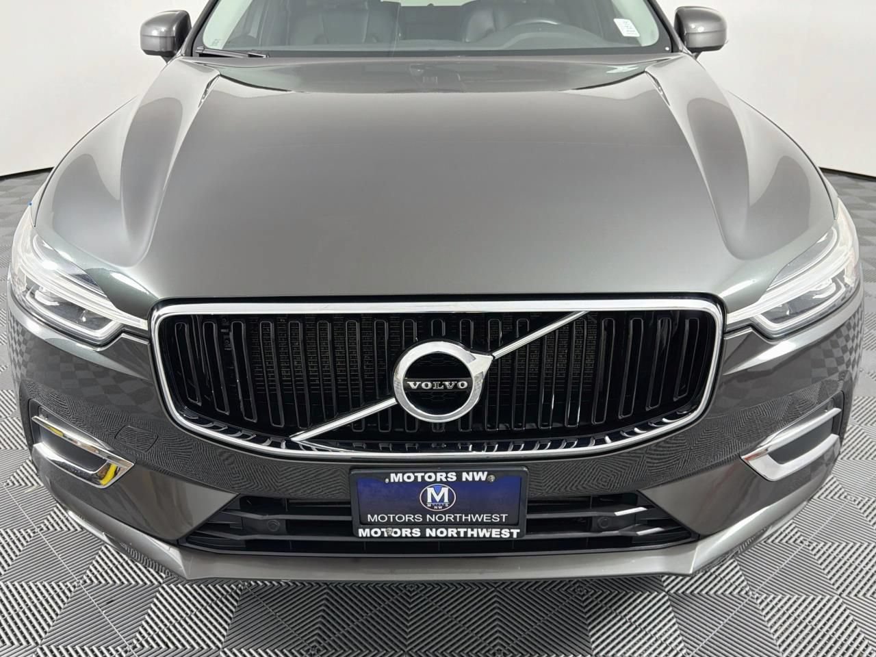 Used 2018 Volvo XC60 T5 Momentum w/ Convenience Package AWD/4WD image 2