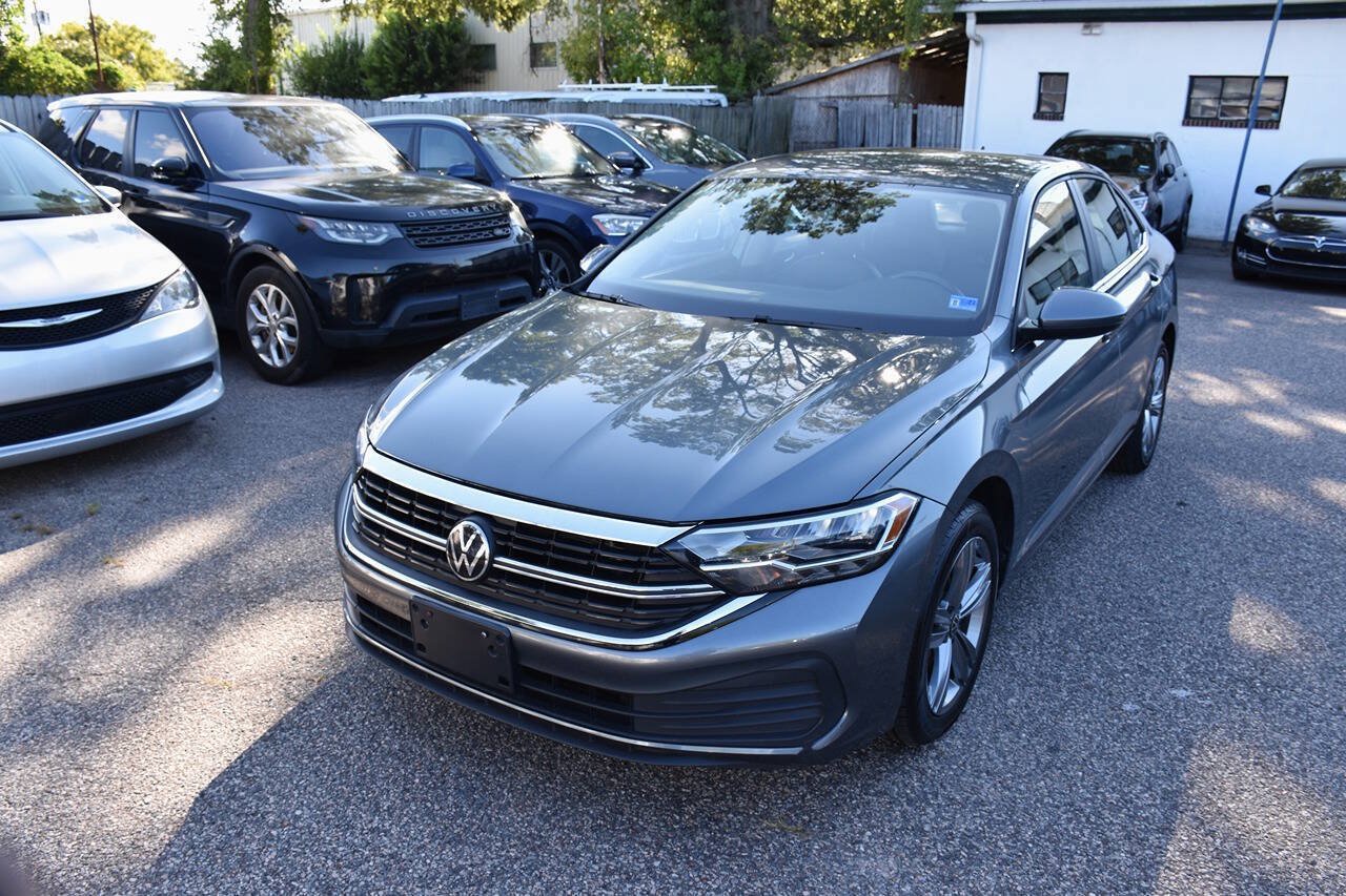 Used 2024 Volkswagen Jetta SE FWD image 1