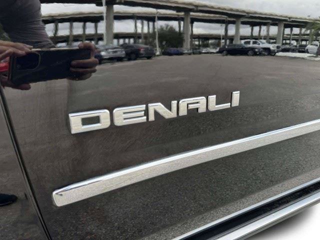 Used 2018 GMC Yukon XL Denali w/ Denali Ultimate Package AWD/4WD image 16