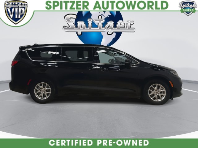 Used 2024 Chrysler Pacifica Touring-L FWD image 17
