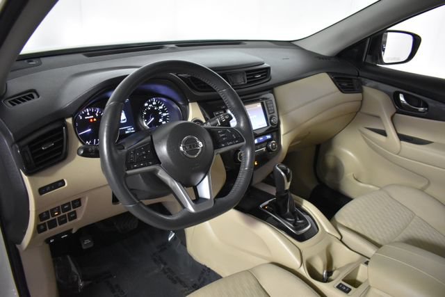 Used 2017 Nissan Rogue SV w/ SV Premium Package FWD image 13