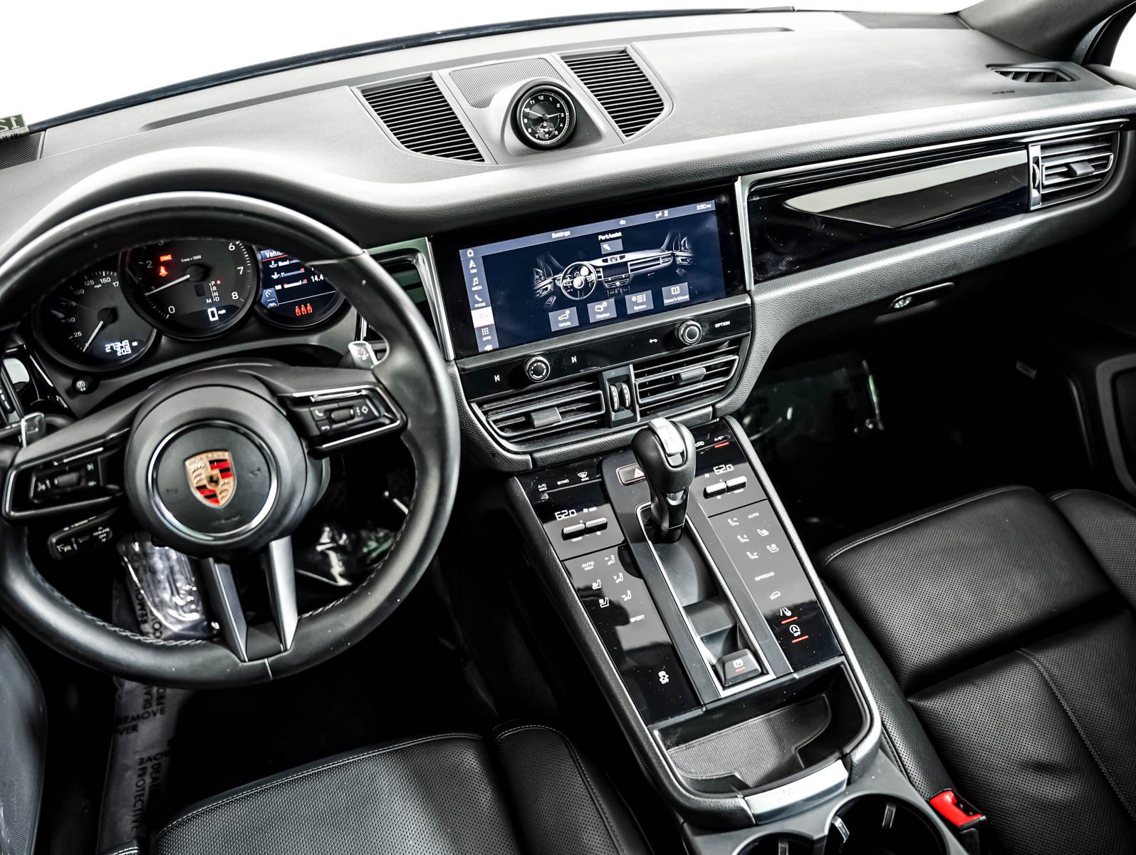 Certified 2024 Porsche Macan AWD/4WD image 19