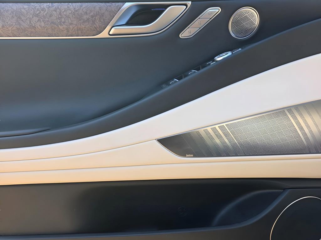 Used 2024 Genesis G80 image 15