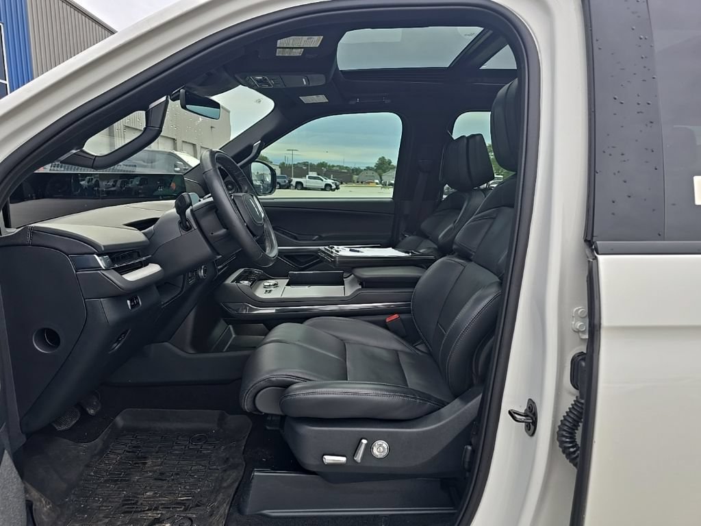 Used 2025 Lincoln Navigator L Reserve w/ Jet Appearance Package AWD/4WD image 14