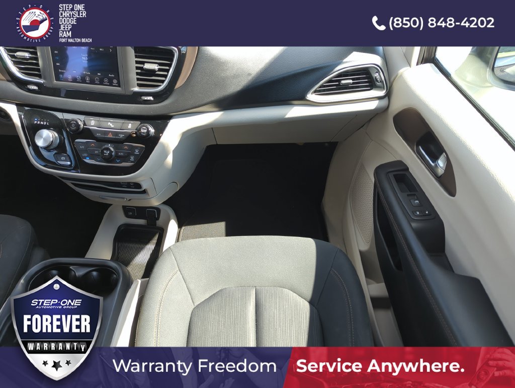 Used 2019 Chrysler Pacifica Touring Plus w/ Tire & Wheel Group FWD image 15