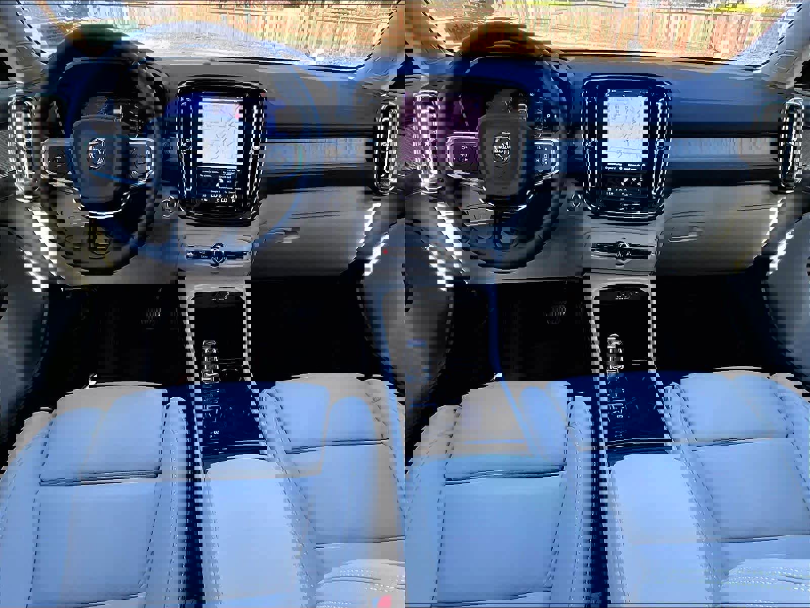 Used 2026 Volvo XC40 B5 Plus w/ Protection Package Premier image 18