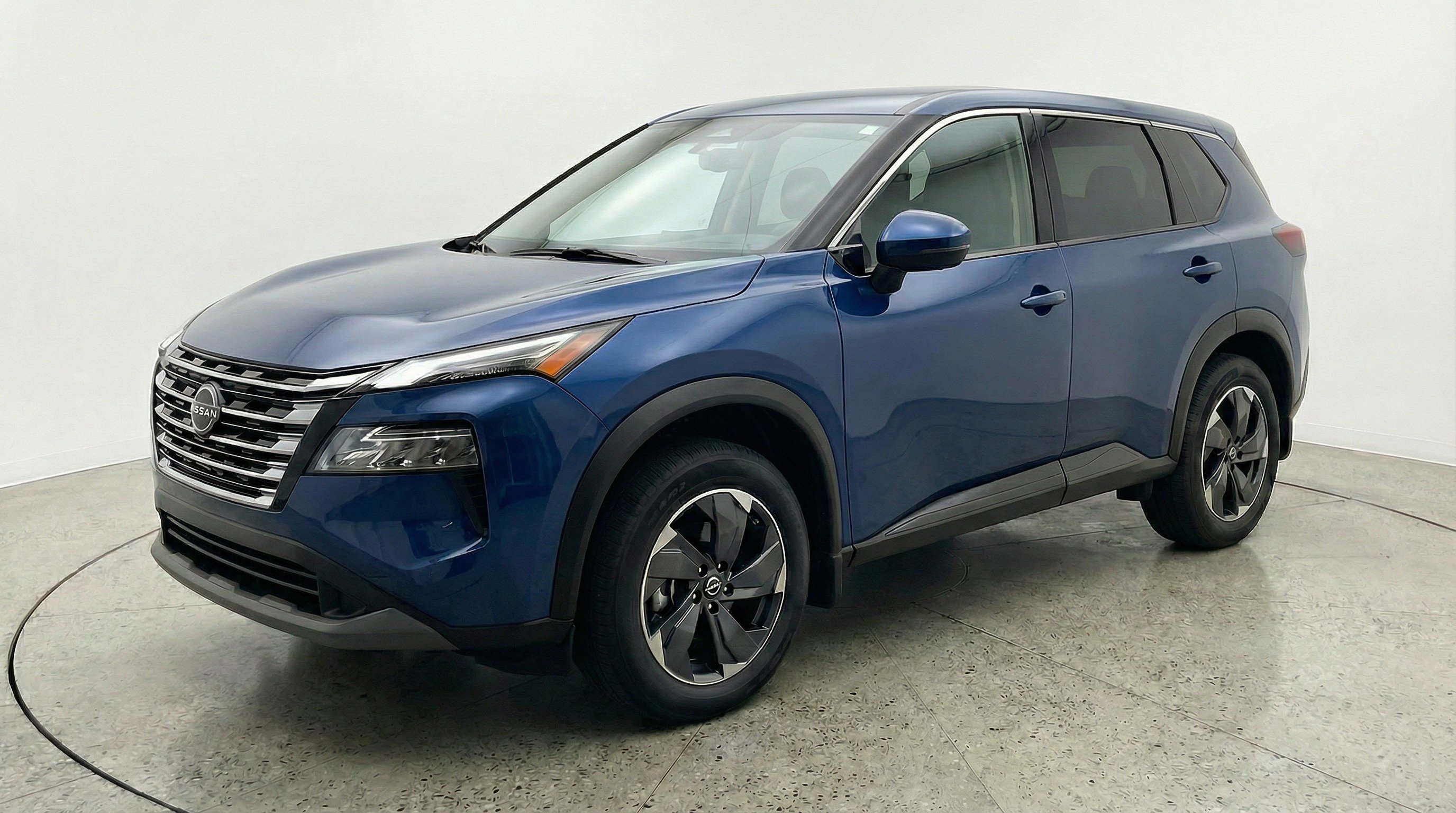 Used 2025 Nissan Rogue SV AWD/4WD image 3