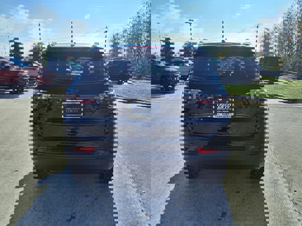 New 2026 Jeep Compass Altitude image 6