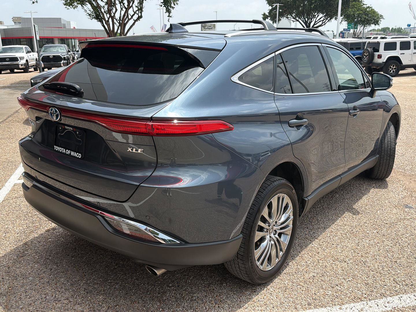 Used 2024 Toyota Venza XLE AWD/4WD image 3