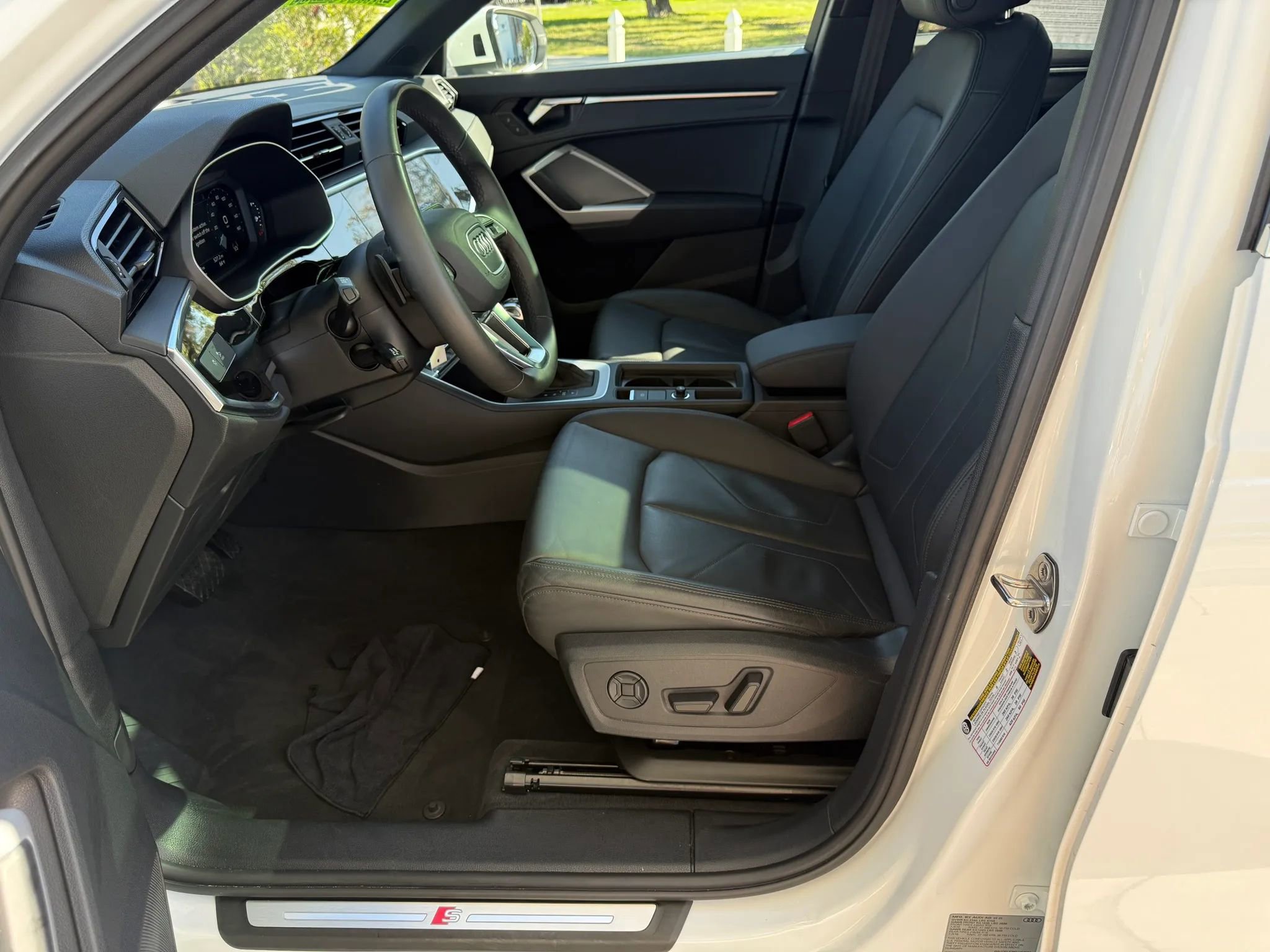 Used 2025 Audi Q3 2.0T Premium image 9