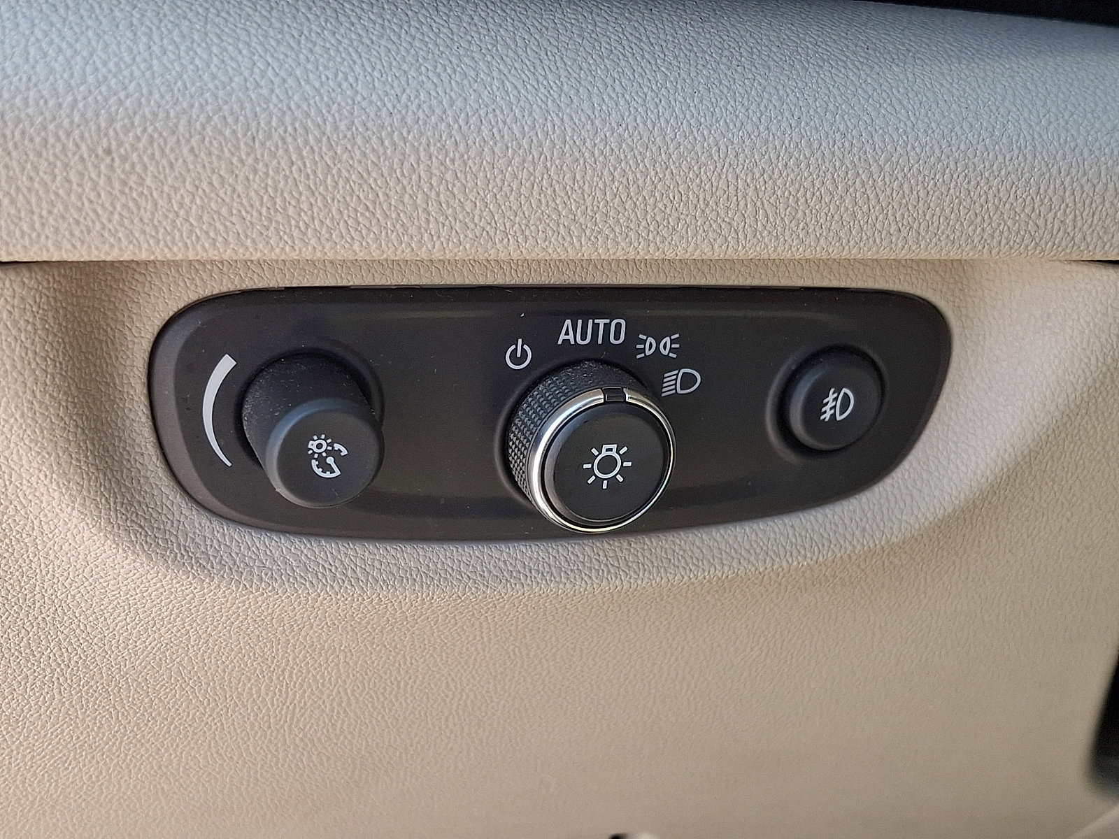Used 2018 Buick Regal Essence w/ Driver Confidence Package #1 AWD/4WD image 24