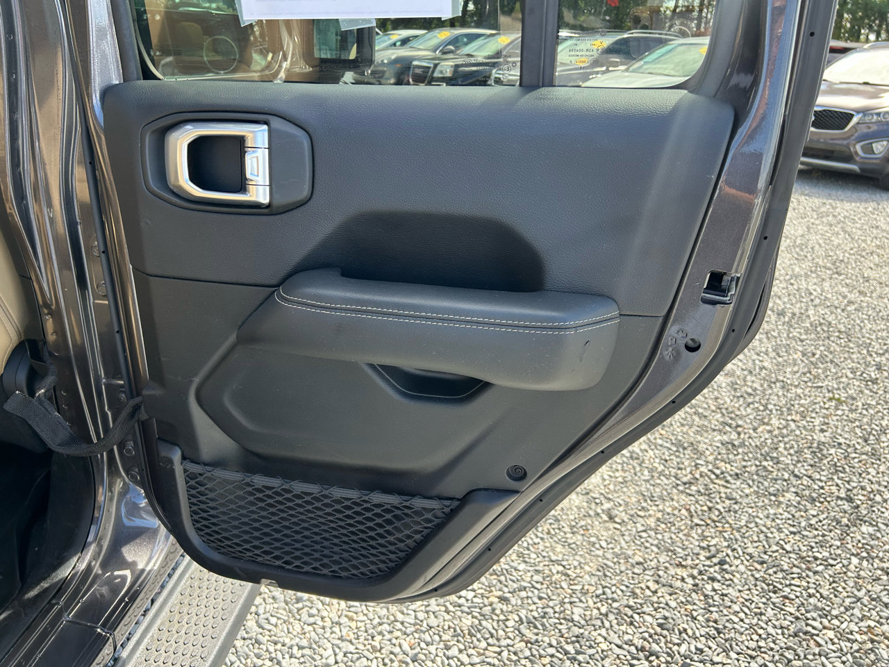 Used 2019 Jeep Wrangler Unlimited Sahara image 14
