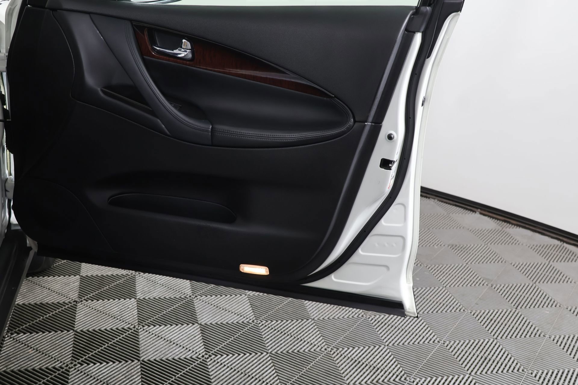 Used 2017 INFINITI QX50 Base image 47