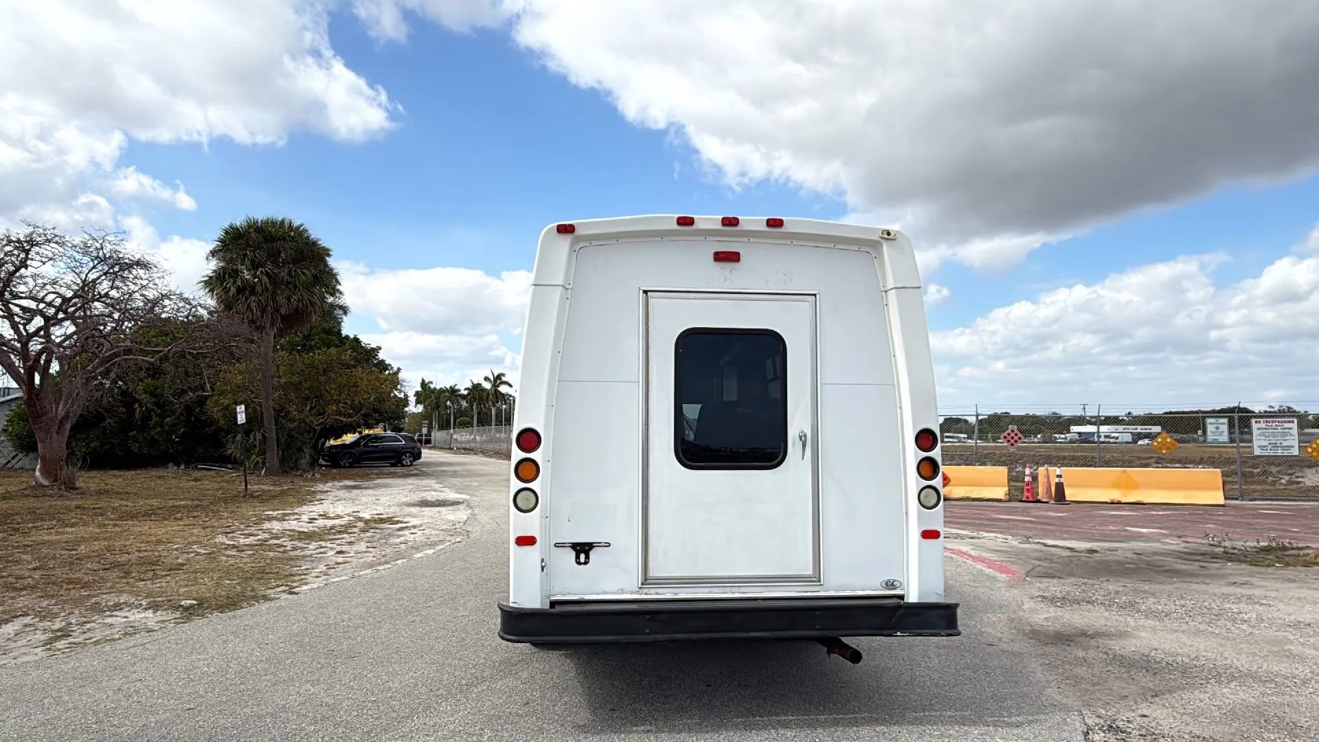 Used 2015 Ford E-350 and Econoline 350 Super Duty RWD image 5