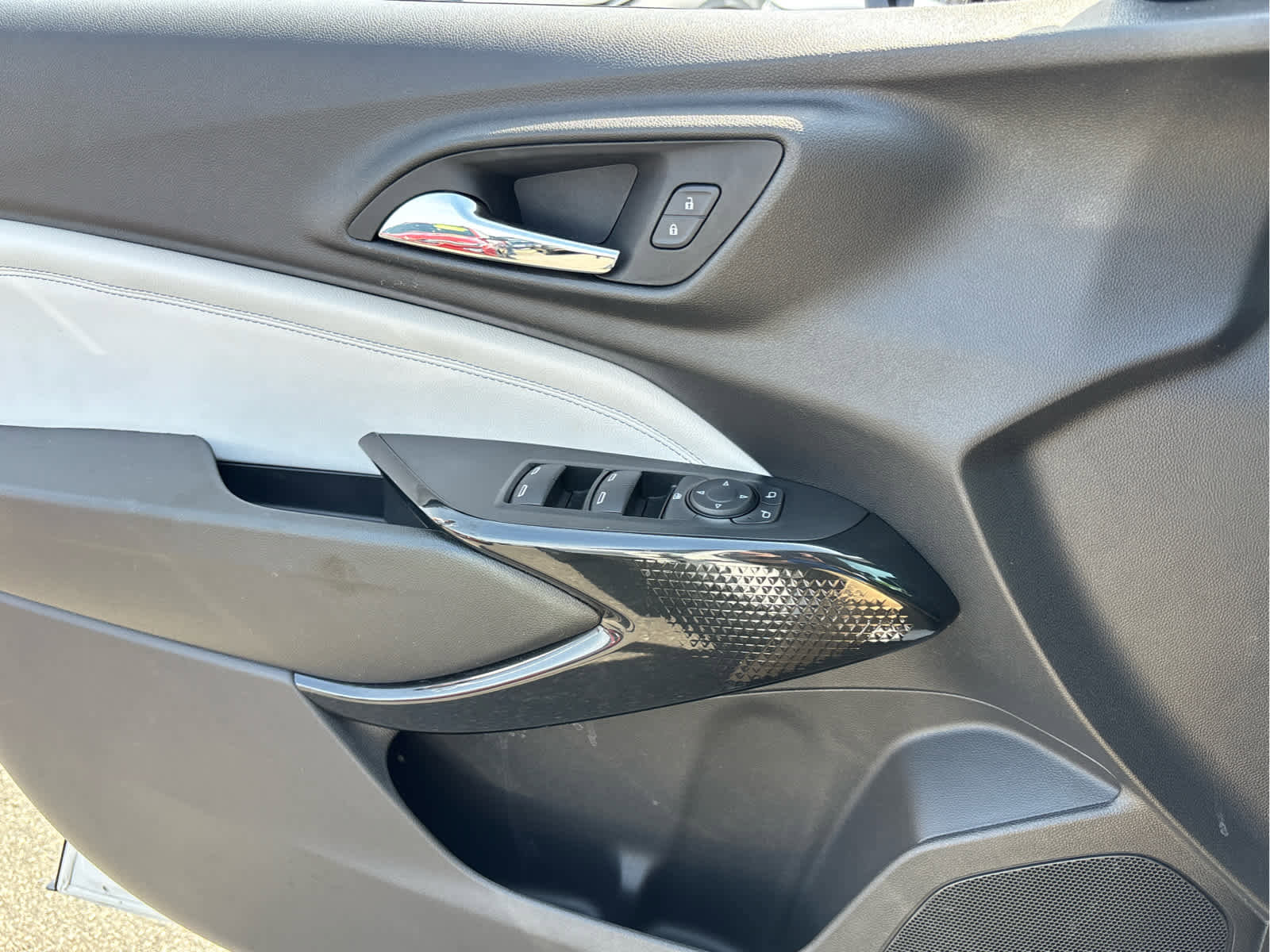 Certified 2024 Chevrolet Trax LT w/ Driver Confidence Package image 18