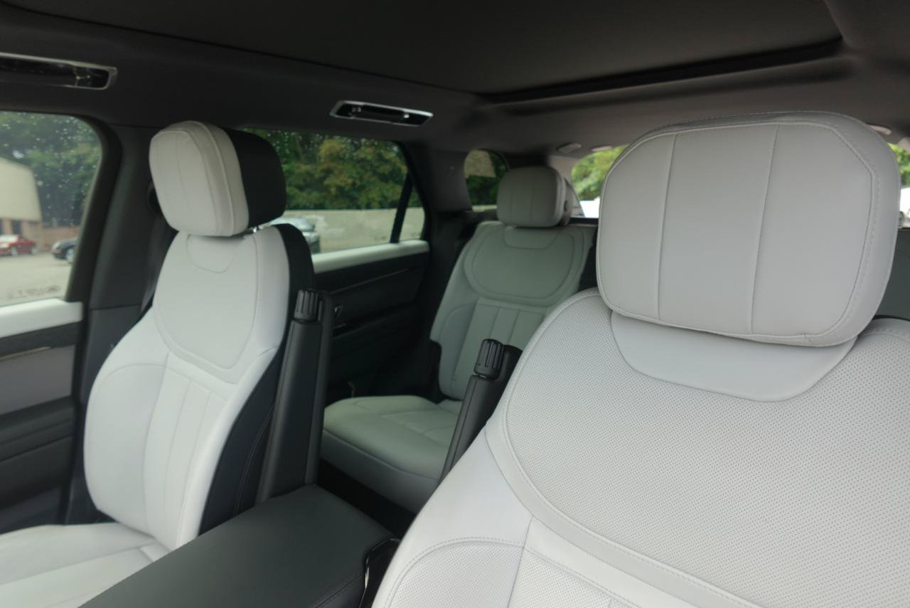 Used 2023 Land Rover Range Rover Sport SE Dynamic AWD/4WD image 14