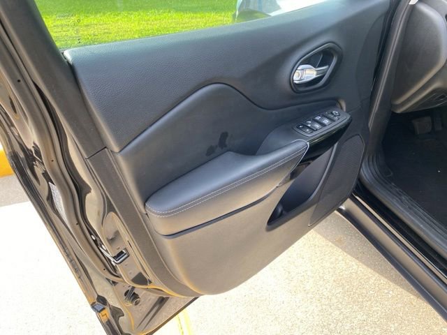 Used 2023 Jeep Cherokee Altitude Lux AWD/4WD image 51