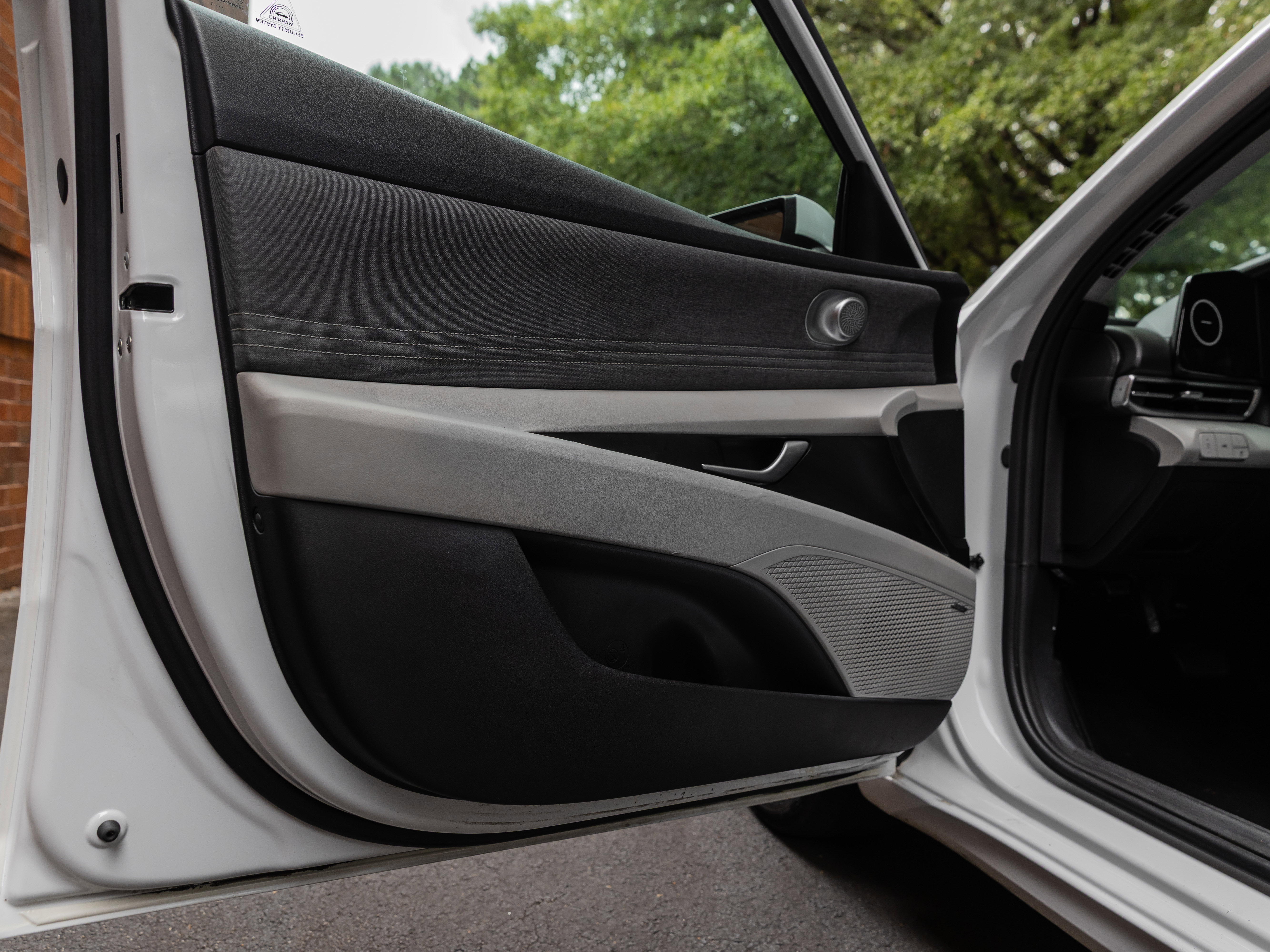 Used 2021 Hyundai Elantra Limited image 31