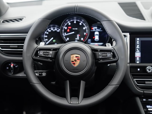 Used 2025 Porsche Macan image 12