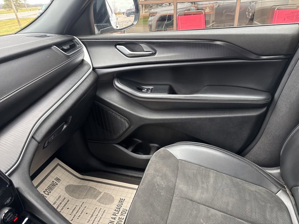 Used 2024 Jeep Grand Cherokee L Altitude image 62