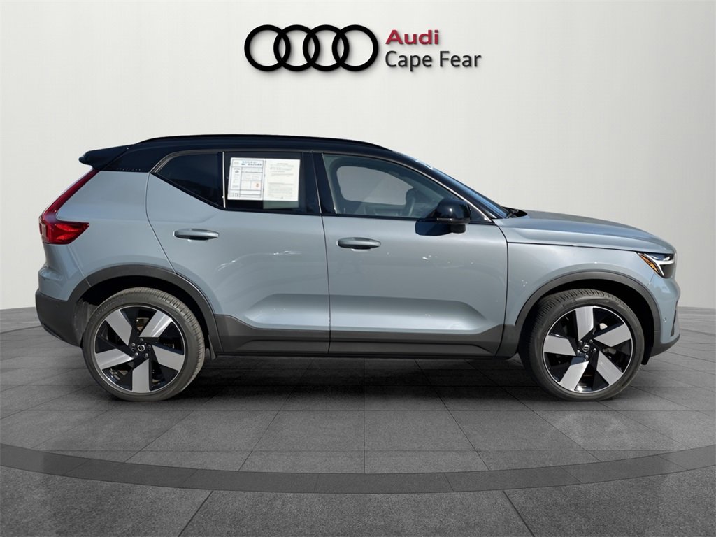 Used 2023 Volvo XC40 Recharge Plus image 8