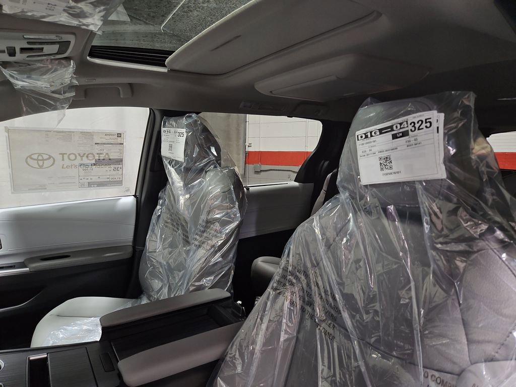 New 2026 Toyota Sienna XLE image 11