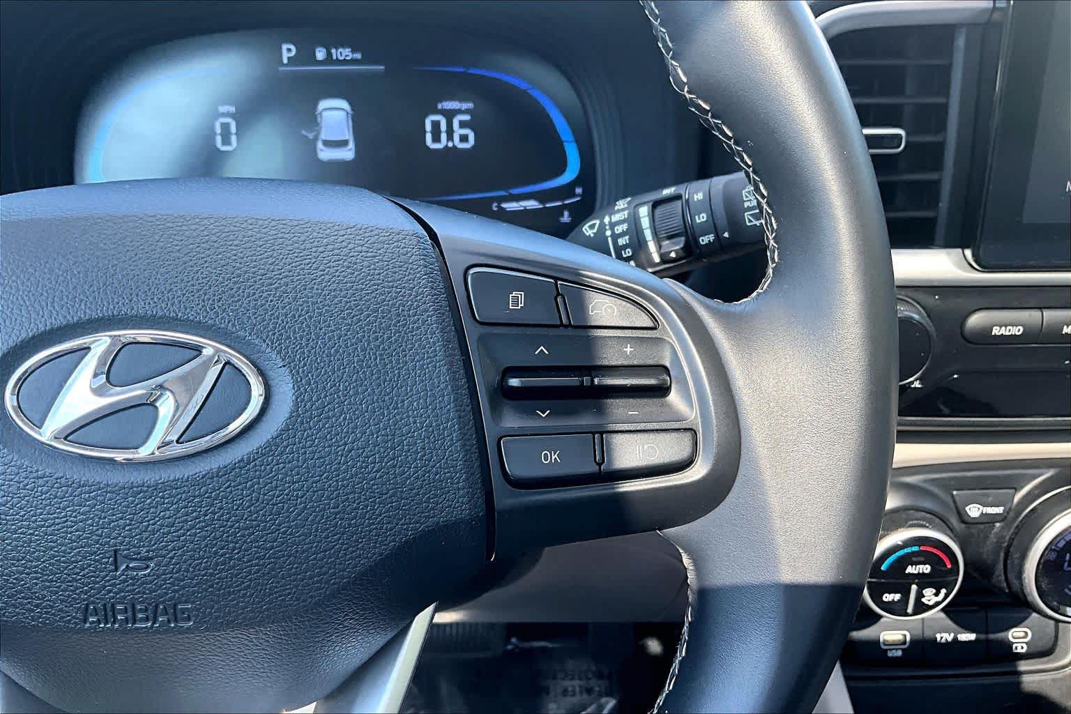 Used 2025 Hyundai Venue SEL FWD image 25