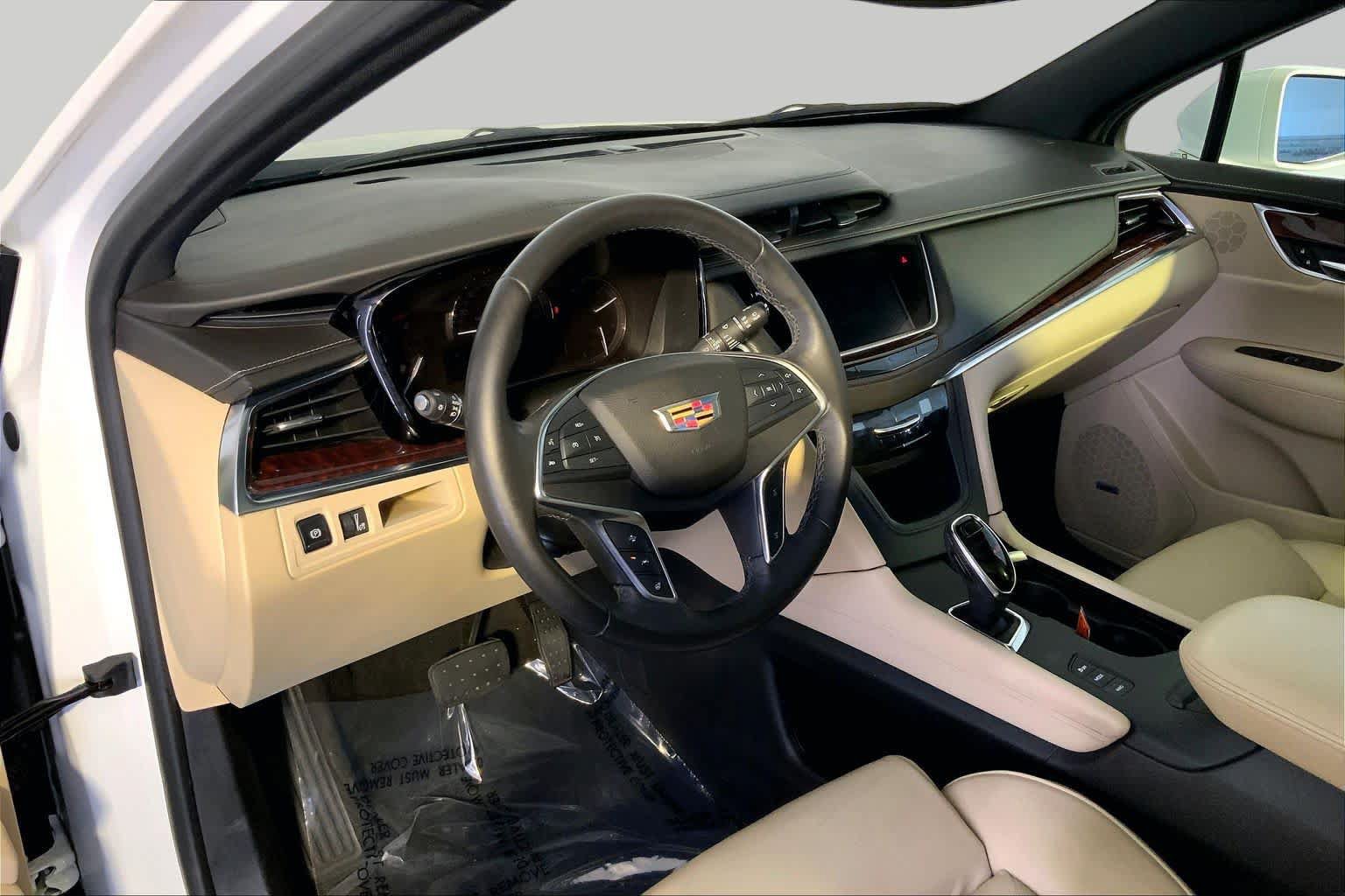 Used 2017 Cadillac XT5 Luxury w/ Driver Awareness Package AWD/4WD image 18