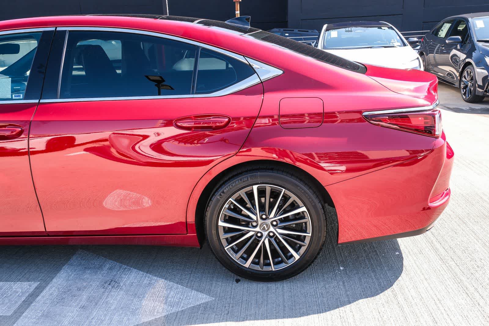 Used 2023 Lexus ES 350 w/ Premium Package FWD image 8