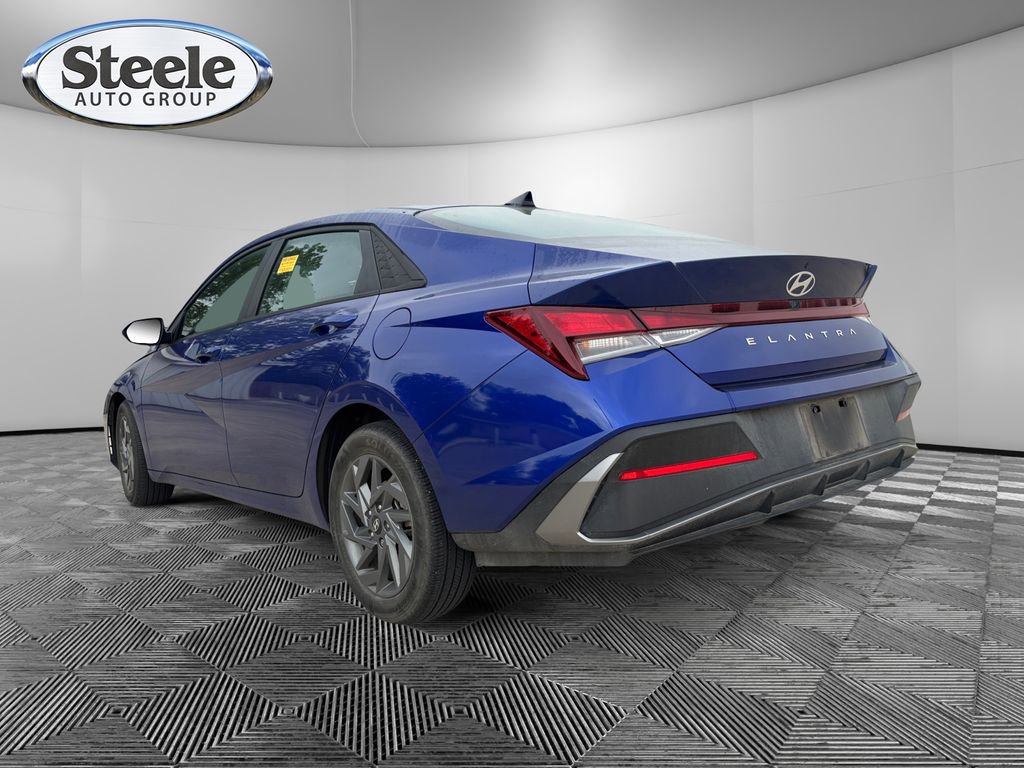 Used 2024 Hyundai Elantra SEL image 3