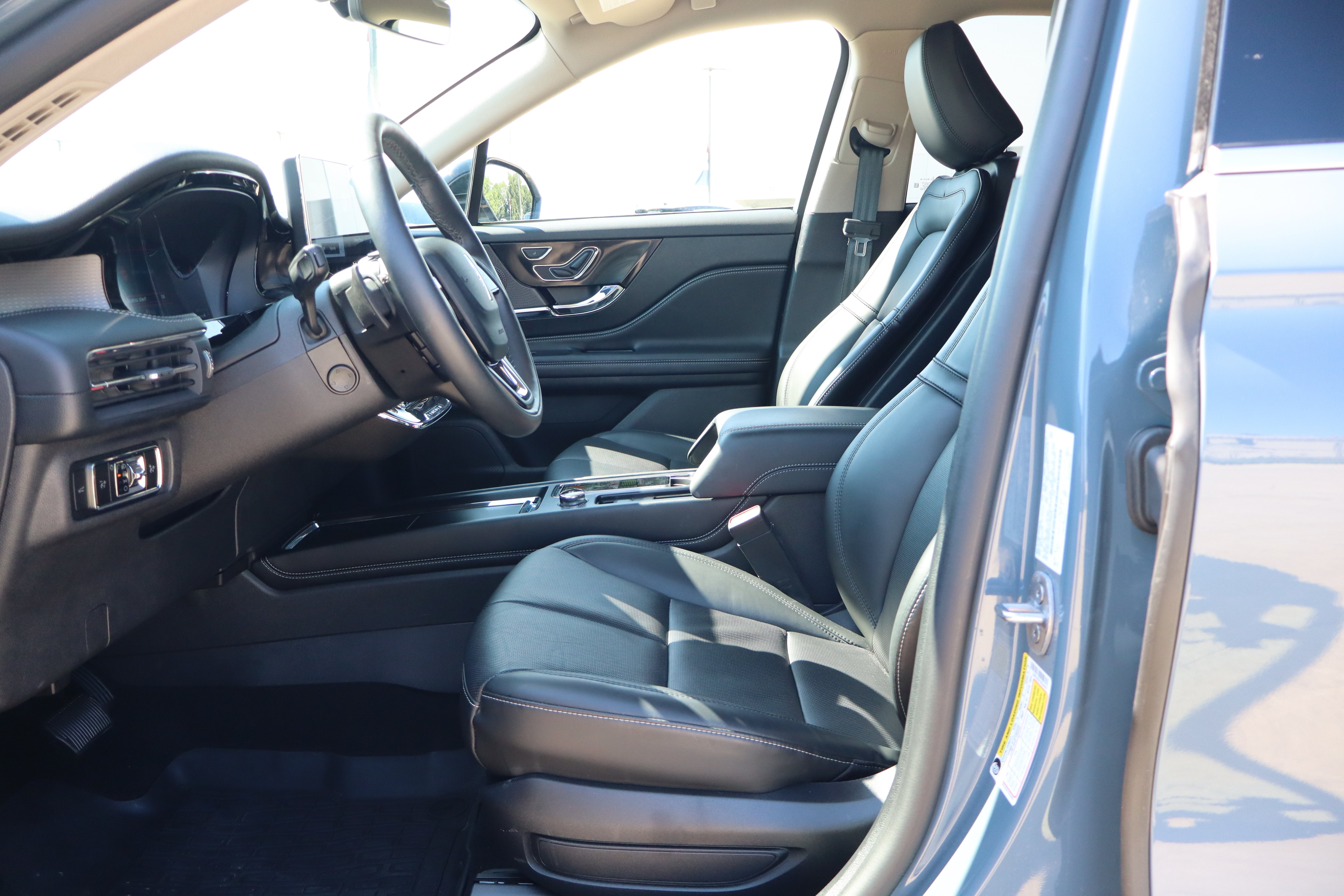 Used 2025 Lincoln Corsair Reserve AWD/4WD image 9