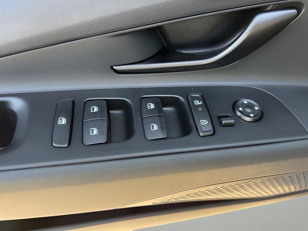 Used 2025 Hyundai Elantra Sport FWD image 14