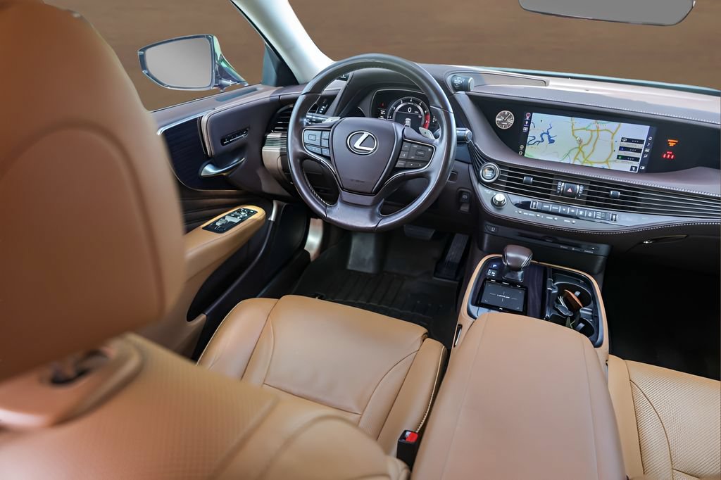 Used 2018 Lexus LS 500 w/ Accessory Package (Z2) RWD image 25