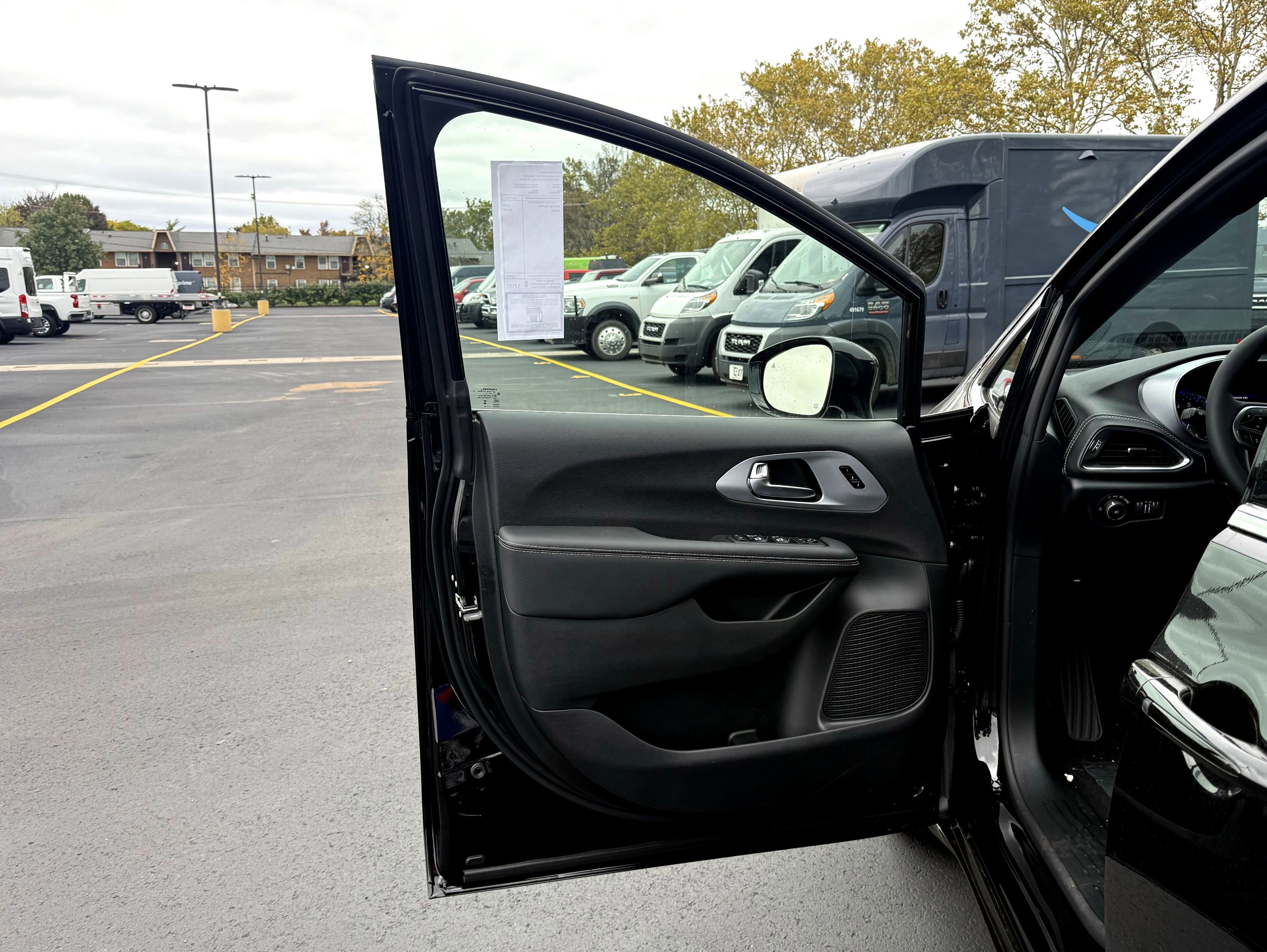 New 2026 Chrysler Pacifica Limited image 13