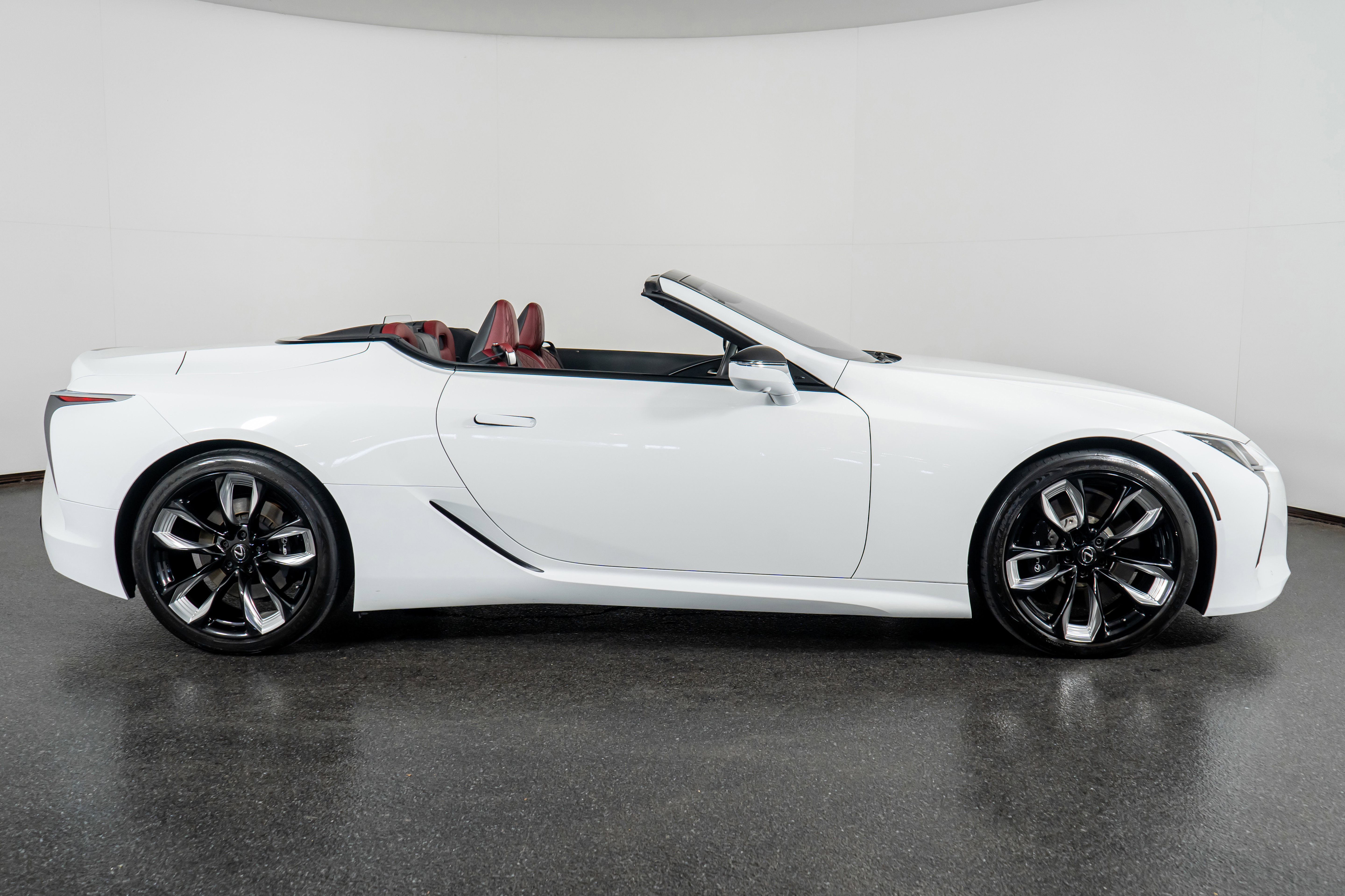 Used 2024 Lexus LC 500 Convertible image 8